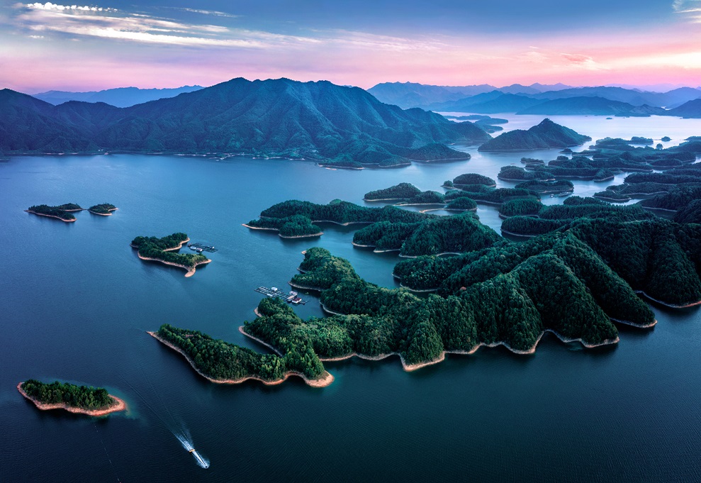 晚霞時刻的千島湖.jpg